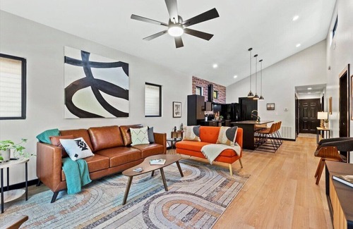 Northside District Casa | Mid-Century 3 BR In Heart of Downtown Lex