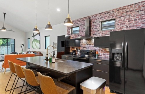 Northside District Casa | Mid-Century 3 BR In Heart of Downtown Lex
