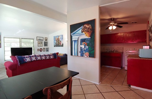 Whispering Oaks Casa | Mid Century Charm! KSC,Port Canaveral,Cocoa and Bio-Lume Kayak,Pet Friendly!