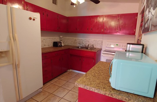 Whispering Oaks Casa | Mid Century Charm! KSC,Port Canaveral,Cocoa and Bio-Lume Kayak,Pet Friendly!