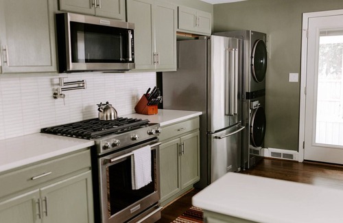 Kirkwood Casa | Mid-Century Charmer in Old Irving Park
