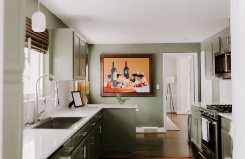 Kirkwood Casa | Mid-Century Charmer in Old Irving Park
