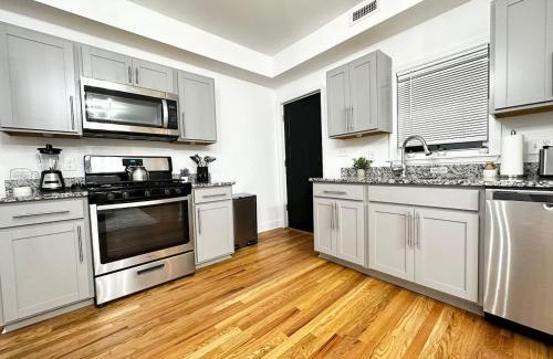 Fitchburg Apartamento | Mid-Century Comfort & Style