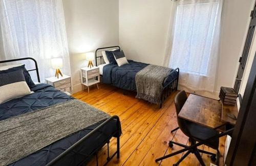 Fitchburg Apartamento | Mid-Century Comfort & Style