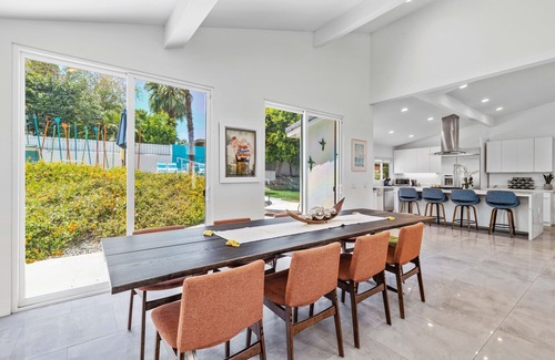 Magnesia Falls Cove Casa | Mid Century Cool - Rancho Mirage Home