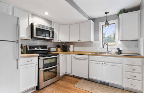 Oden Cabaña | Mid Century Cottage with Crooked Lake Views!