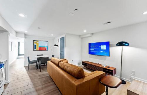 Bloomingdale Casa | Mid-Century DC Condo Central Bloomingdale 2BR & 1BA #DCottage