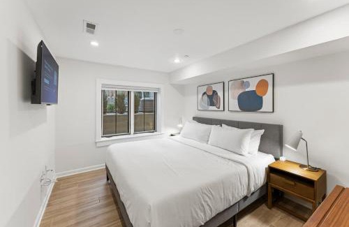 Bloomingdale Casa | Mid-Century DC Condo Central Bloomingdale 2BR & 1BA #DCottage