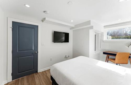 Bloomingdale Casa | Mid-Century DC Condo Central Bloomingdale 2BR & 1BA #DCottage