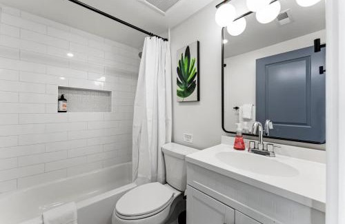 Bloomingdale Casa | Mid-Century DC Condo Central Bloomingdale 2BR & 1BA #DCottage