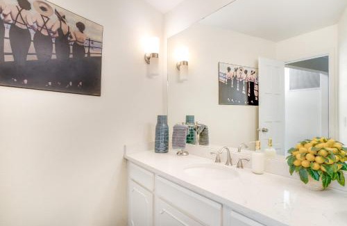 Westcliff and Cambridge Casa | Mid-Century Escape 7 BR Sleeps 22 Hot Tub & Games