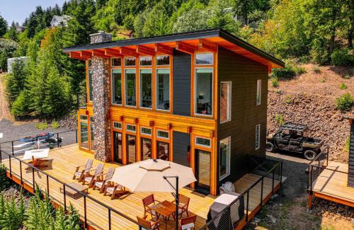 Worley Casa | Mid-Century Escape Lake Views, Steps to Cave Bay!