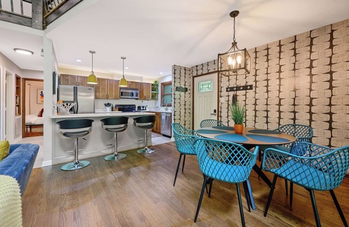 Northwest Raleigh Casa | Mid-Century Fairytale Cabin ✦ Best Coffee Station for Miles!