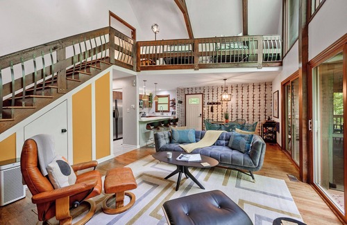 Northwest Raleigh Casa | Mid-Century Fairytale Cabin ✦ Best Coffee Station for Miles!