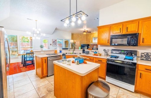 Elmo Casa | Mid-Century Gem by the Lake / 5 Minutes to Rockwall Harbor