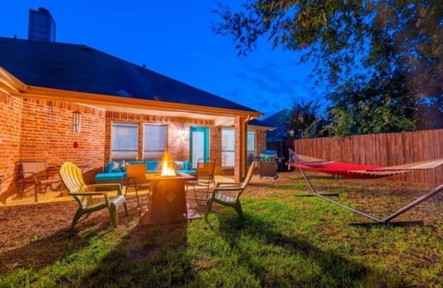 Elmo Casa | Mid-Century Gem by the Lake / 5 Minutes to Rockwall Harbor