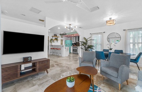 West Palm Beach Casa | Mid-Century Gem: Pool, Privacy, and Palm Trees