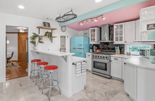 West Palm Beach Casa | Mid-Century Gem: Pool, Privacy, and Palm Trees