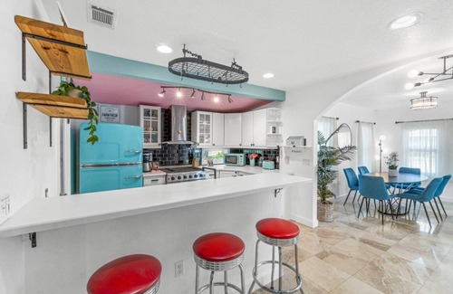West Palm Beach Casa | Mid-Century Gem: Pool, Privacy, and Palm Trees