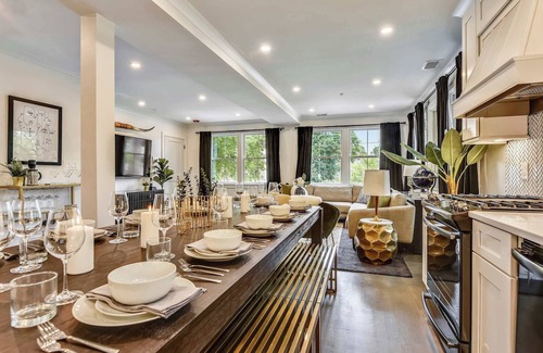 Jamaica Plain Apartamento | Mid-Century Glam Retreat, Near T