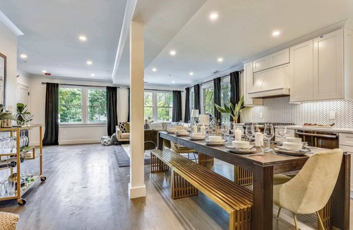 Jamaica Plain Apartamento | Mid-Century Glam Retreat, Near T