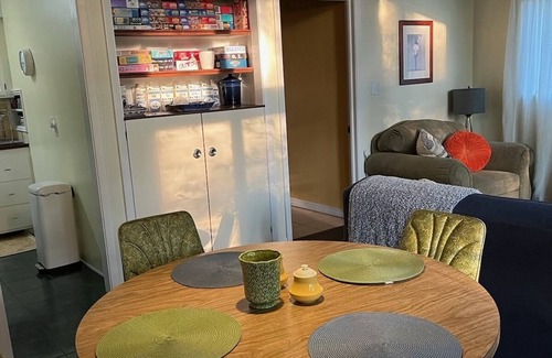 Willoughby Hills Casa | Mid Century Guest House on Wooded Lot
