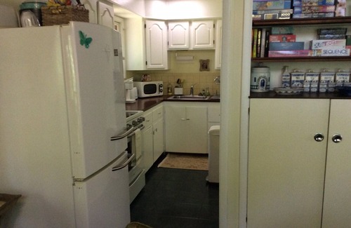 Willoughby Hills Casa | Mid Century Guest House on Wooded Lot