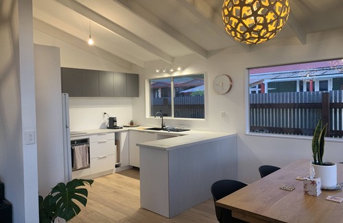 Franz Josef Glacier Casa | Mid century house in Central Franz location