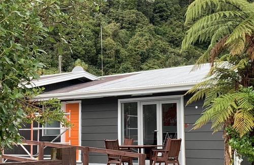 Franz Josef Glacier Casa | Mid century house in Central Franz location