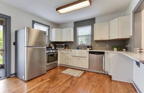 Southside Casa | Mid-Century Home: Backyard, Close to Downtown