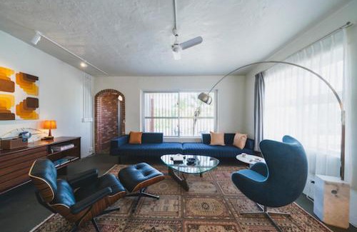 Yogi Casa | Mid-Century House YOGI