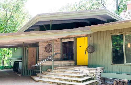 Plymouth Casa | Mid-Century Lakefront Haven Near Wayzata
