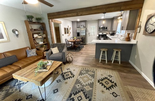 Marietta Casa | Mid-Century Magnolia 1950s Bungalow in Marietta GA