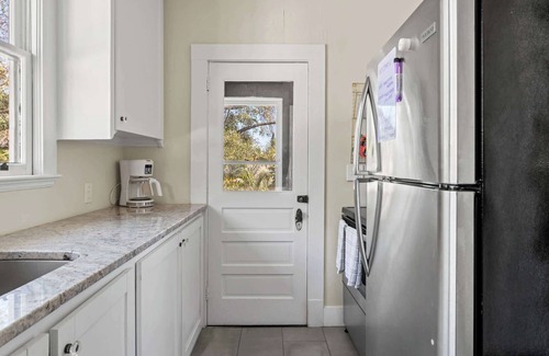Seminole Heights Apartamento | Mid-Century Manor - close to Downtown and food spots