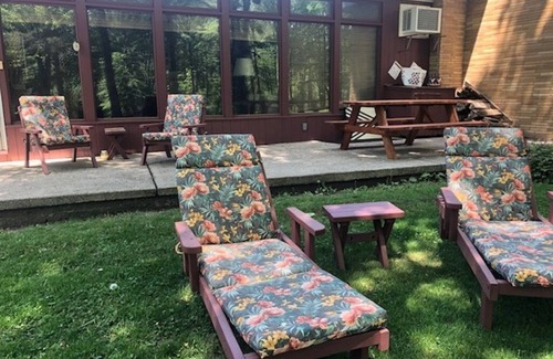 Livingston Manor Casa | Mid-Century Modern Catskill Retreat, Walk to town
