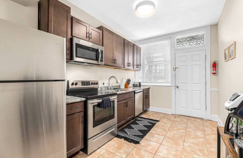 Brush Park Apartamento | Mid Century Modern 1 Bedroom Apt w Mesh WiFi
