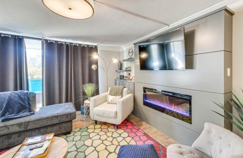 Mid America Apartamento | Mid-Century Modern Condo on Lake Hamilton!