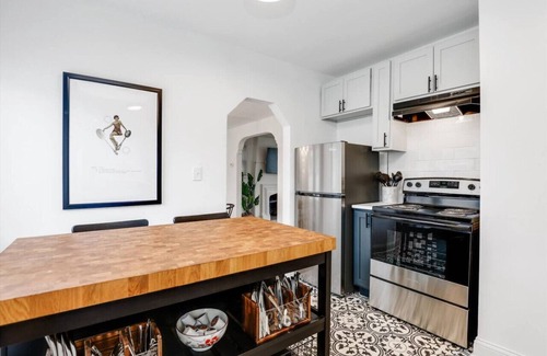 Detroit Casa | Mid-Century Modern Design -Bagley Home Sleeps 12