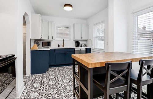 Detroit Casa | Mid-Century Modern Design -Bagley Home Sleeps 12