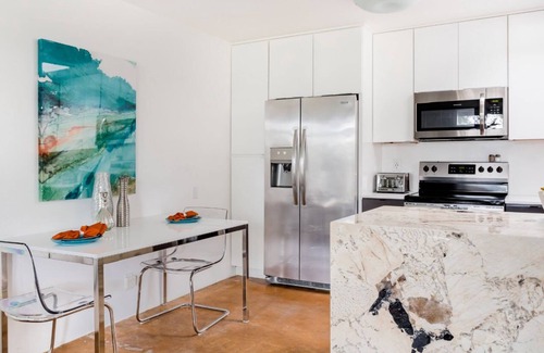 Camelback East Condominio | *** Mid Century Modern Foodie Paradise *** ¡Gran arquitectura, diseño y buena comida!