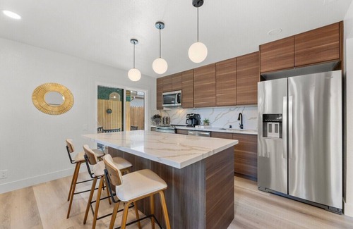 Carmichael Casa | Mid-Century Modern-GameRoom-Pool-Hot Tub-Sleeps10