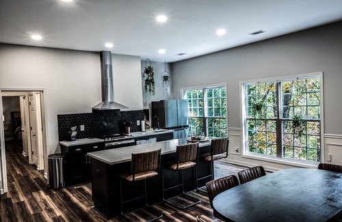 Auburn Casa | Mid-Century Modern gem in the heart of the country, close to Lake Lanier.