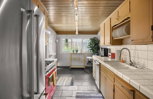 Modesto Casa | Mid-Century Modern Home - Close to Downtown