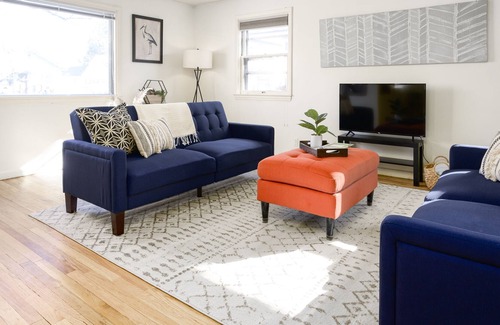 East End Casa | Mid-Century Modern Masterpiece in DT