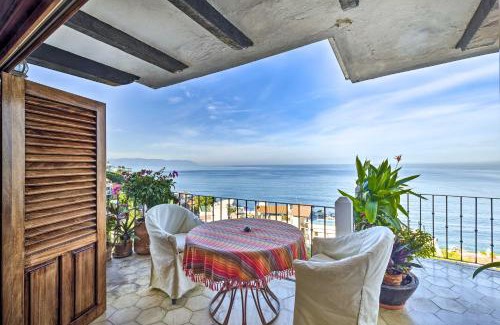 Amapas Apartamento | Mid-Century Modern Condo with Patio and Ocean Views!