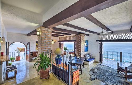 Amapas Apartamento | Mid-Century Modern Condo with Patio and Ocean Views!