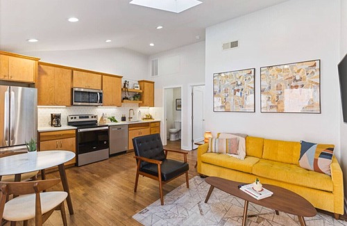 Eastwood Condominio | Mid-Century Modern Nashville Condo Near Restaurants, Coffee & Bars