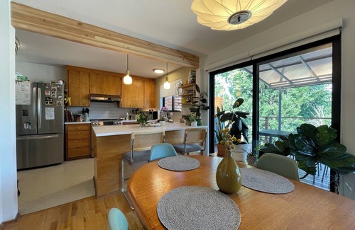 Seattle Metro Area Casa | Mid-Century Modern Oasis: Stylish 1BR Retreat