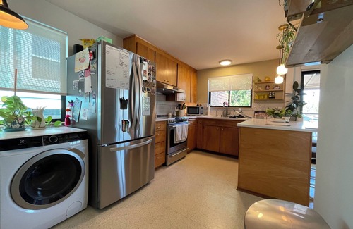 Seattle Metro Area Casa | Mid-Century Modern Oasis: Stylish 1BR Retreat