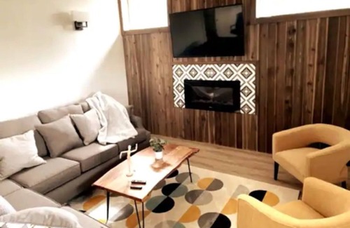 Harvey Park Casa | Mid-century modern style home in Harvey Park